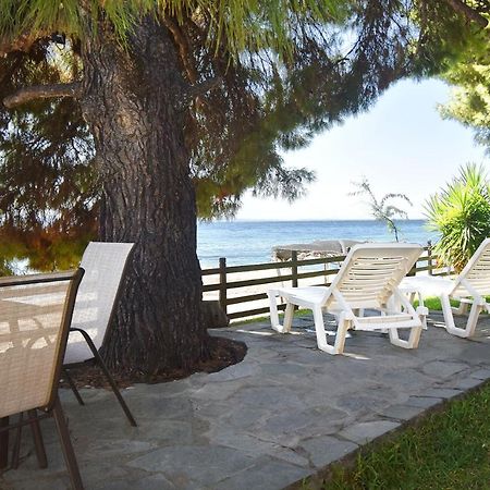 Barlee Beach Front House, Metamorfosi Exterior photo