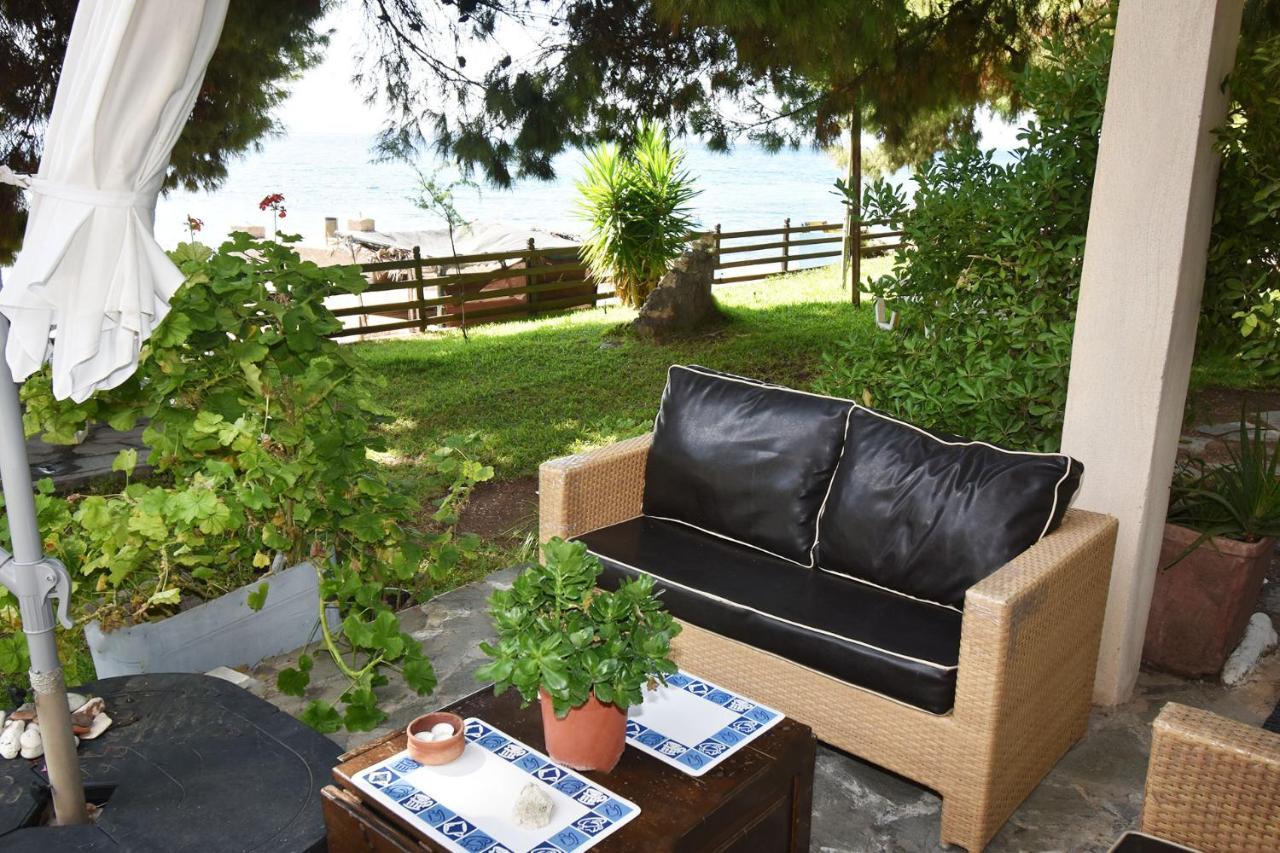 Barlee Beach Front House, Metamorfosi Exterior photo